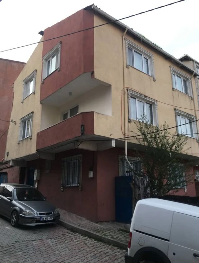 Arnavutköy Yunus Emre Mahallesi'nde Yüksek Kira Getirili, 4 Kat İmar İzinli Komple Satılık Bina