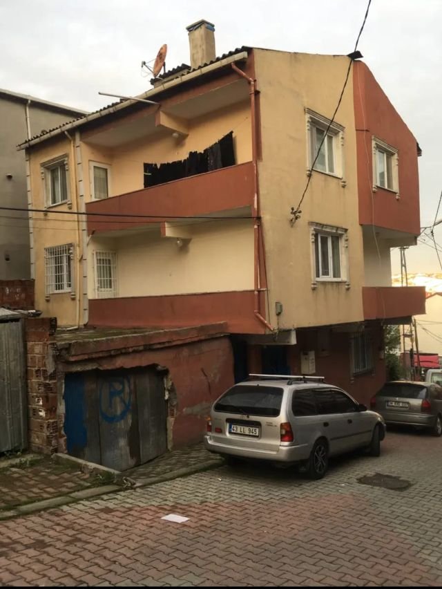 Arnavutköy Yunus Emre Mahallesi'nde Yüksek Kira Getirili, 4 Kat İmar İzinli Komple Satılık Bina
