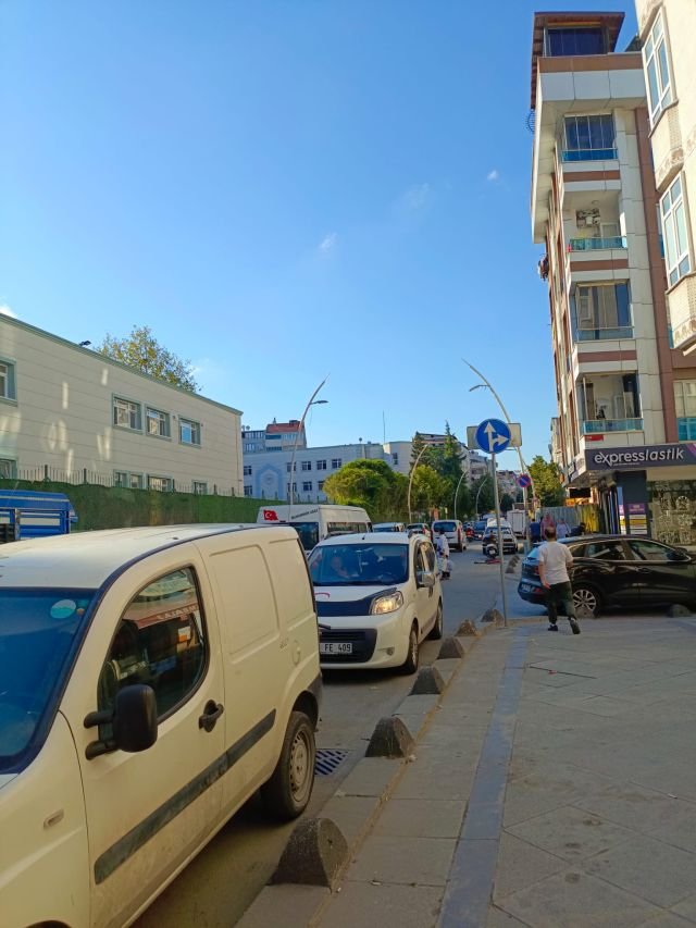 Sultangazi Muhsin Yazıcıoğlu Caddesi'nde, Kültür Merkezi Karşısı Satılık 60 m² Ticari Alan