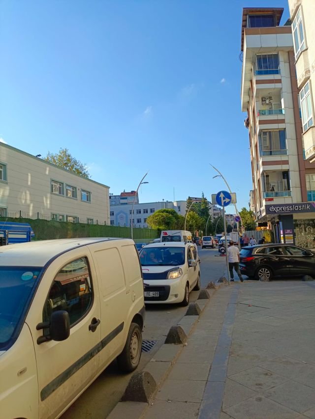Sultangazi Muhsin Yazıcıoğlu Caddesi'nde, Kültür Merkezi Karşısı Satılık 60 m² Ticari Alan