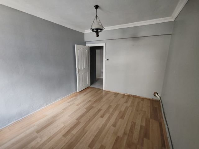 GAZİOSMANPAŞA'DA SATILIK 2+1 DAİRE
