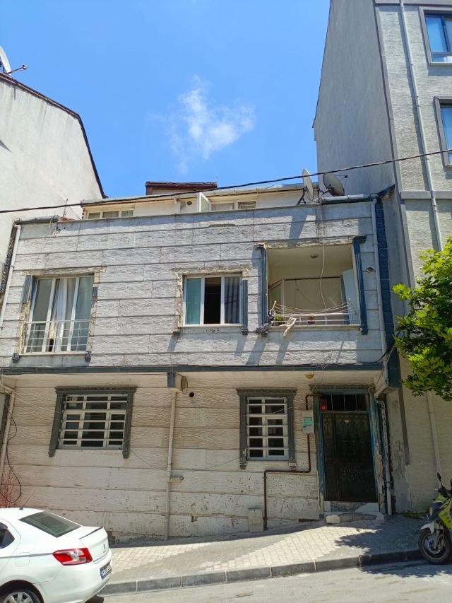 Arnavutköy Merkez'de Yüksek Kira Getirili ve Kentsel Dönüşüm Potansiyelli 3 Katlı Komple Satılık Bina