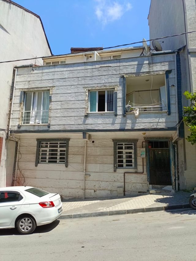 Arnavutköy Merkez'de Yüksek Kira Getirili ve Kentsel Dönüşüm Potansiyelli 3 Katlı Komple Satılık Bina