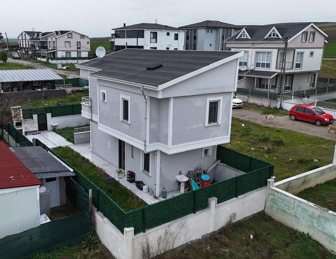 Tekirdağ Marmaraereğlisi Çeşmeli'de Denize Yakın Satılık Eşyalı 3+1 Villa