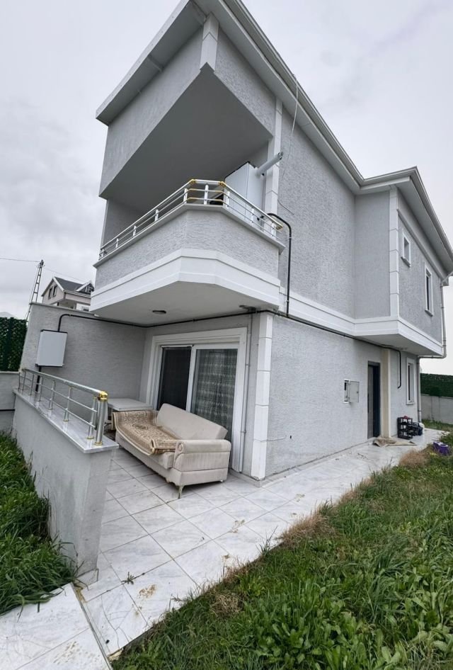 Tekirdağ Marmaraereğlisi Çeşmeli'de Denize Yakın Satılık Eşyalı 3+1 Villa