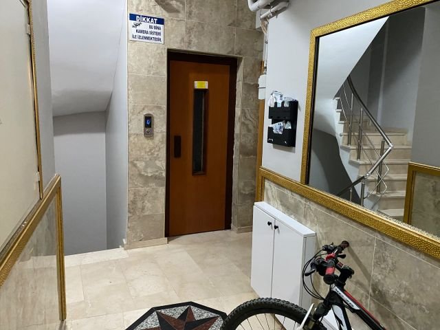Sultançiftliği'nde Tramvaya 1 Dakika Mesafede, Yatırımlık ve Oturuma Uygun 2+1 Daire