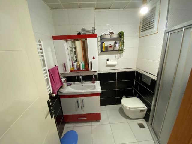 Sultançiftliği'nde Tramvaya 1 Dakika Mesafede, Yatırımlık ve Oturuma Uygun 2+1 Daire
