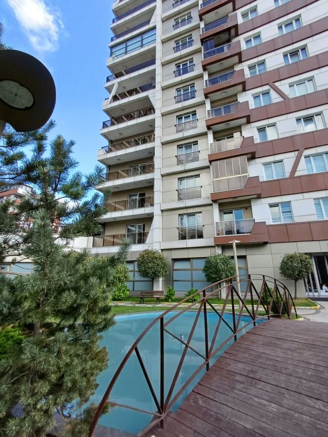 Eski Habipler Sumder Prestij Evleri'nde, Havuzlu ve Otoparklı Sitede Satılık Geniş 3+1 Daire
