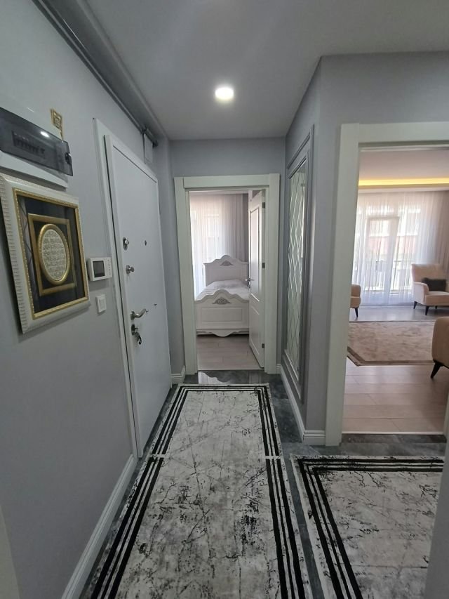 Cebeci'de 1. Katta, Ebeveyn Banyolu ve Merkezi Konumda Satılık 2+1 Daire