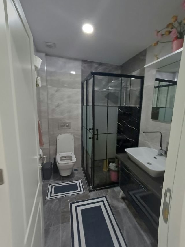 Cebeci'de 1. Katta, Ebeveyn Banyolu ve Merkezi Konumda Satılık 2+1 Daire