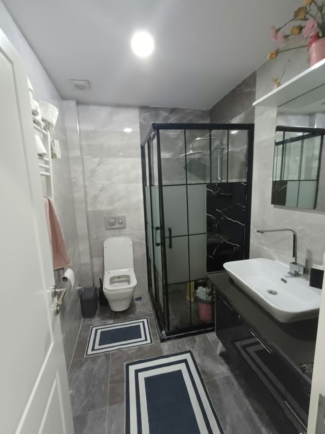Cebeci'de 1. Katta, Ebeveyn Banyolu ve Merkezi Konumda Satılık 2+1 Daire