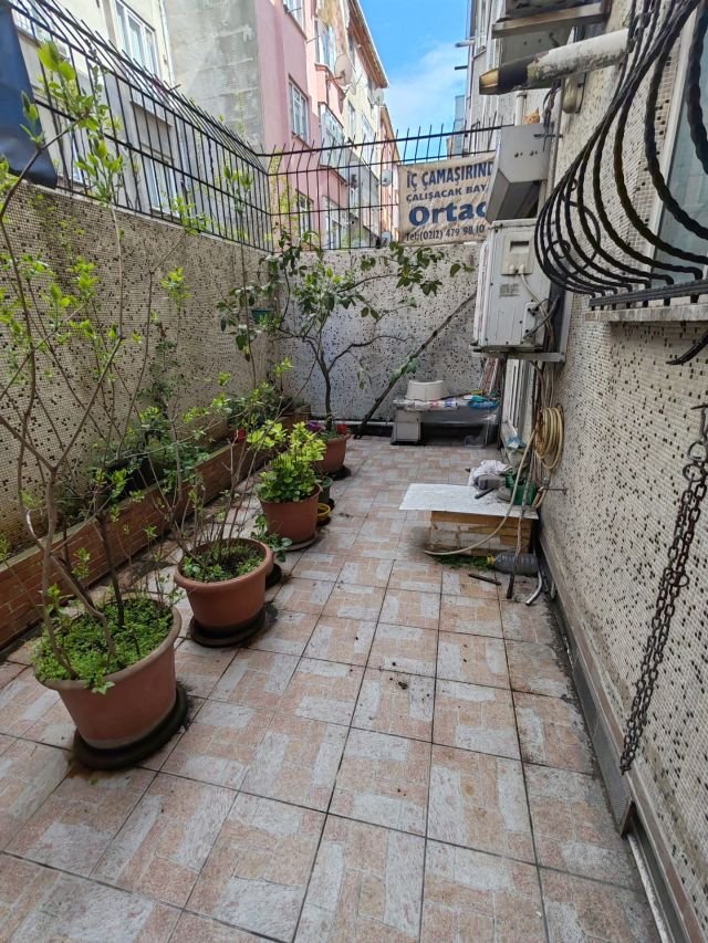 SATILIK BİNA-KURULU İÇ ÇAMAŞIR FİRMASI
